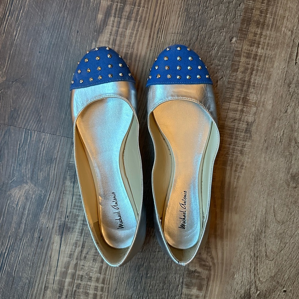 Michael Antonio silver blue flats size 8